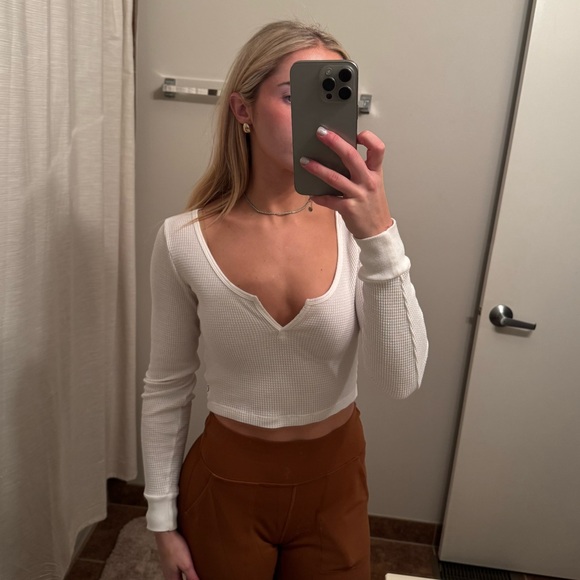 TNA by Aritzia crop Henley - Picture 1 of 5